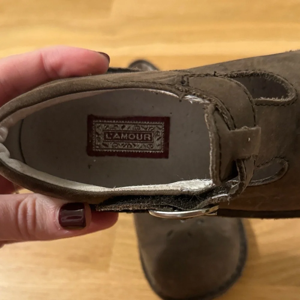 LAmour size 11